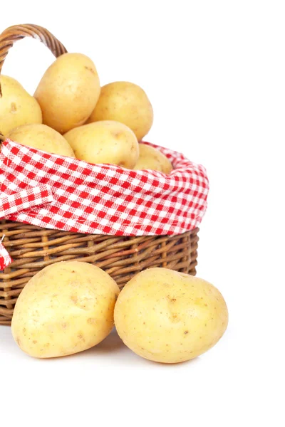 Aardappelen in de mand Stockafbeelding