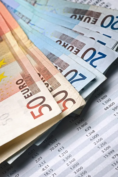 Monnaie européenne sur les chiffres boursiers — Photo