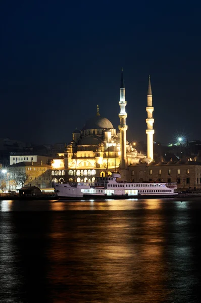 New Mosque, Yeni Camii, at twilight — Stock Photo, Image