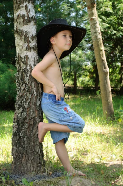 Niño en el sombrero —  Fotos de Stock