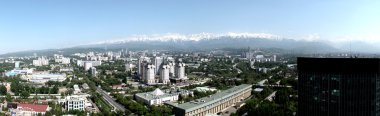 Almatı - şehir panoraması.