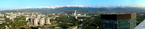 Almaty - panorama de la ciudad . — Foto de Stock