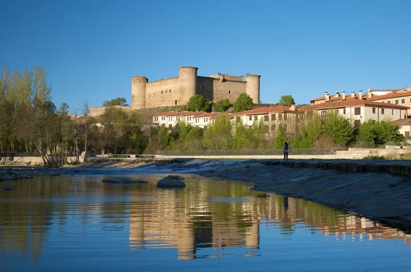 Barco castle from Tormes river — Stock Photo, Image