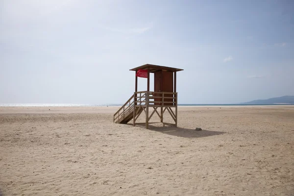 Beachguard 塔在塔里法海滩 — 图库照片