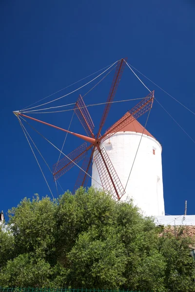 Weiße Mühle auf Menorca — Stockfoto