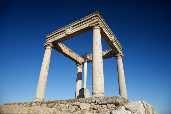 Four posts monument — Stock Photo, Image