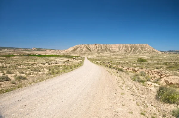 Desert road to the mountain — Stock Photo, Image