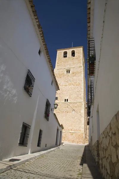Belmonte rua torre da igreja — Fotografia de Stock