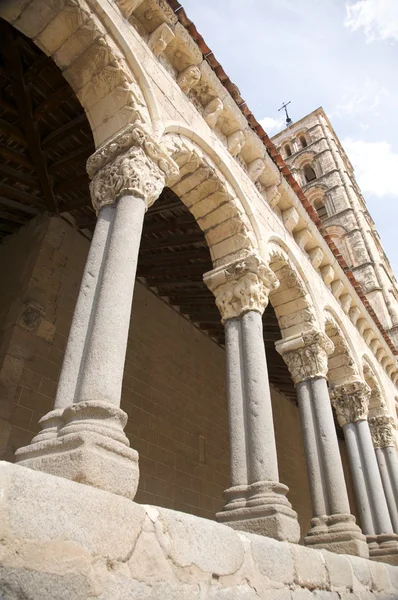 Oblouk starověké církve v Segovii — Stock fotografie