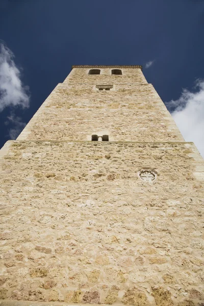 Torre da igreja de Belmonte frente — Fotografia de Stock