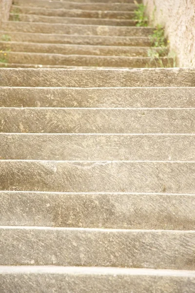 Різьблені кам'яними сходинками — стокове фото