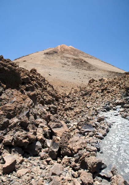 Grupa skał dół wulkanu — Zdjęcie stockowe