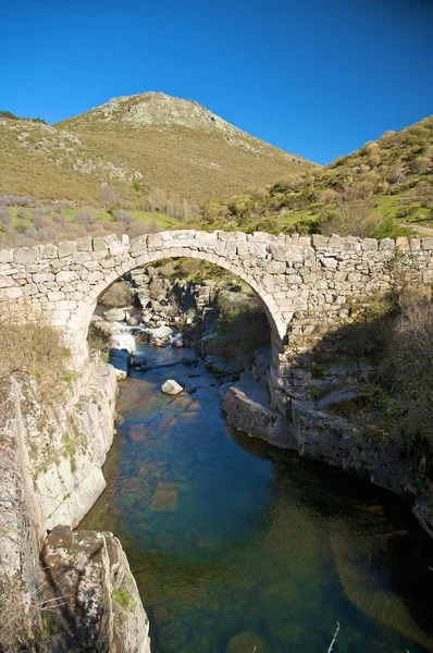 Oude stenen brug — Stockfoto