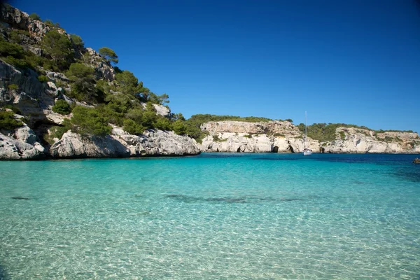 清澈的水的 macarelleta 海滩 — 图库照片