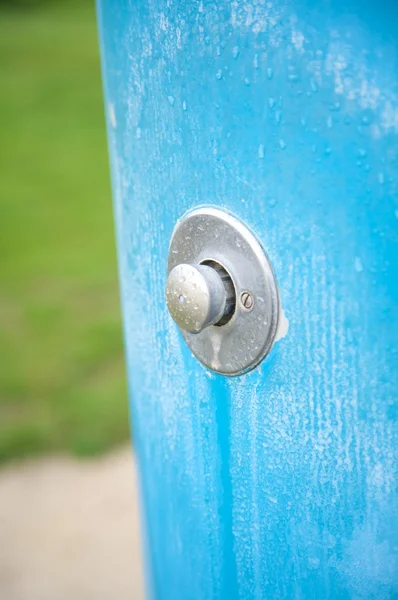 Metalowy przycisk prysznic — Zdjęcie stockowe