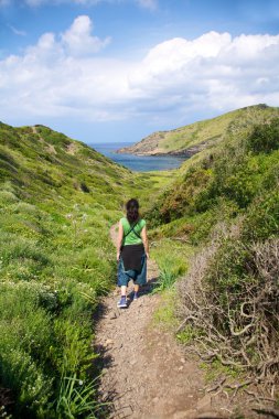 denize doğru hiking kadın