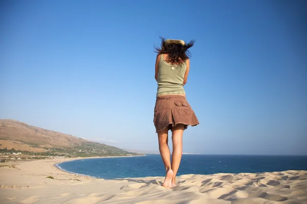 Mujer sobre la playa de Valdevaqueros —  Fotos de Stock