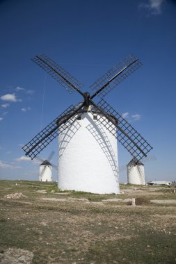 Üç İspanyol fabrikaları