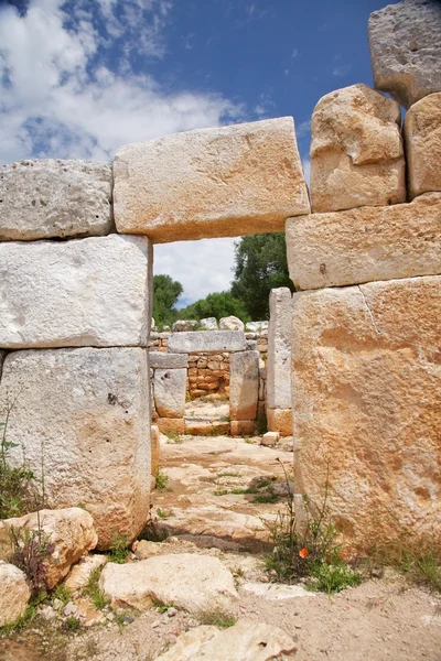Zwei prähistorische Türen — Stockfoto