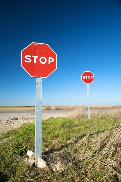 Två stopp trafikskyltar — Stockfoto