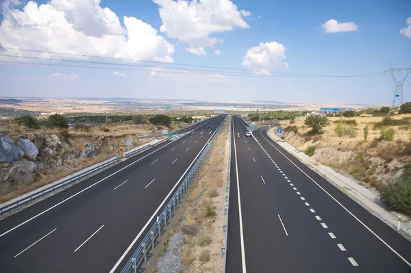 Samotny autostrady na dwa sposoby — Zdjęcie stockowe