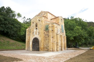 San Miguel de Lillo church clipart