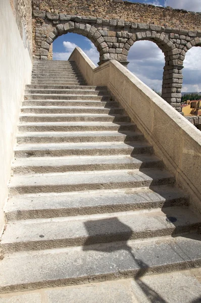 Древние каменные лестницы для акведука — стоковое фото
