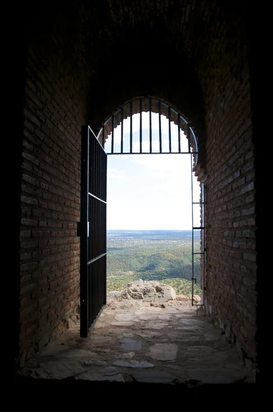 Door right to the landscape — Stock Photo, Image