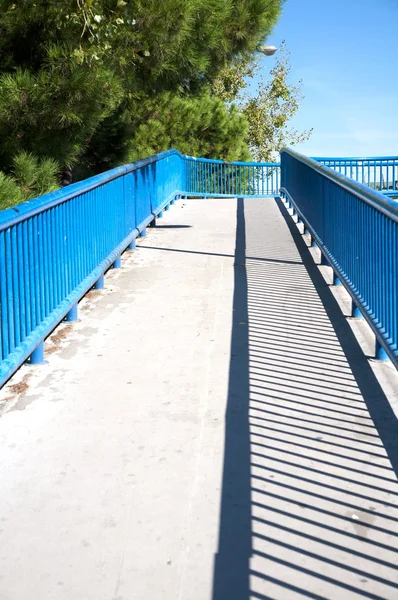 Footbridge in madrid — Zdjęcie stockowe