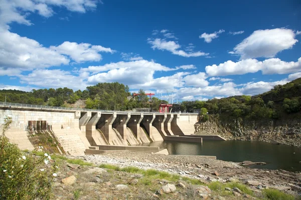 Front of small dam — Stock Photo, Image