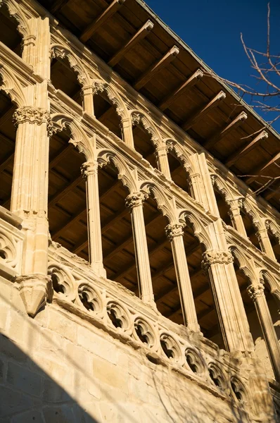 Palacio ventanas columnas —  Fotos de Stock