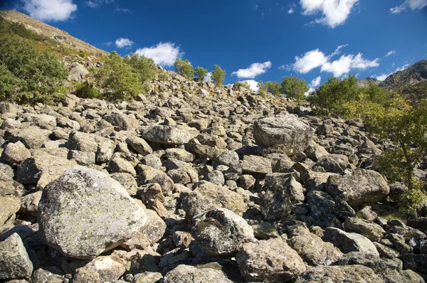 Slope full of rocks — Stock Photo, Image