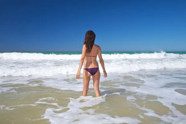 Stand in acqua sulla spiaggia di Conil — Foto Stock