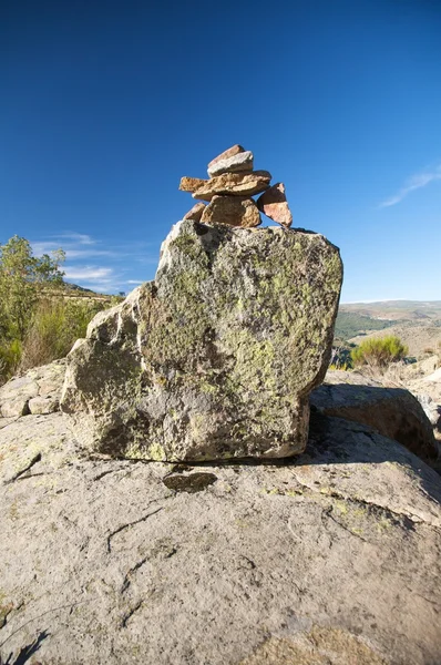 Piedras en las rocas — Foto de Stock