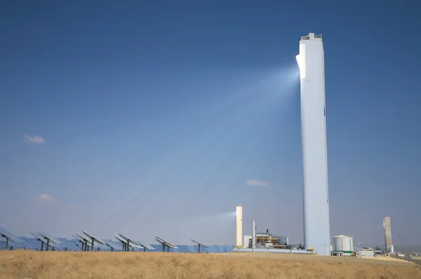 Tři věže solární energie — Stock fotografie