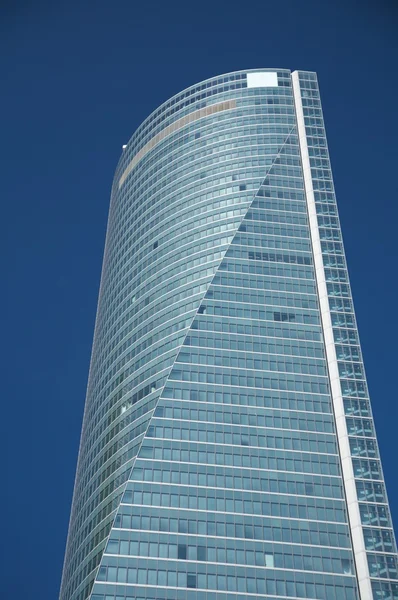 Top van wolkenkrabber in madrid — Stockfoto