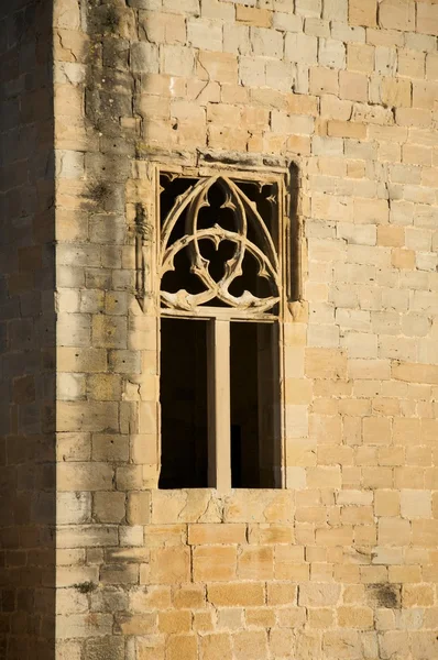 Oude kasteel venster — Stockfoto