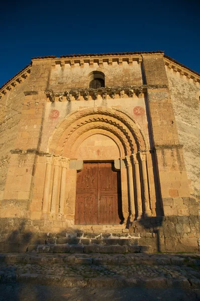 Дверь древней церкви — стоковое фото