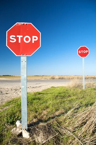 Twee stop signalen — Stockfoto