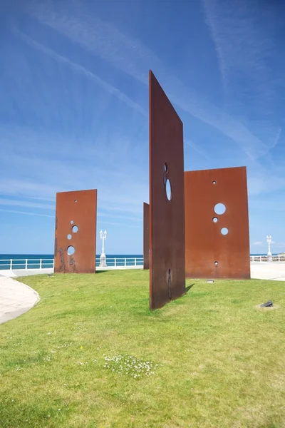 Monumento público en Gijón — Foto de Stock