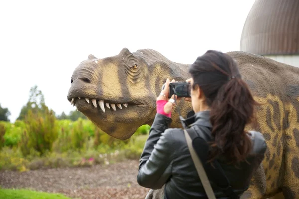 Skott dinosaurie — Stockfoto