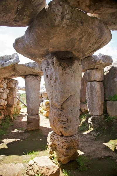 Большая доисторическая колонна — стоковое фото
