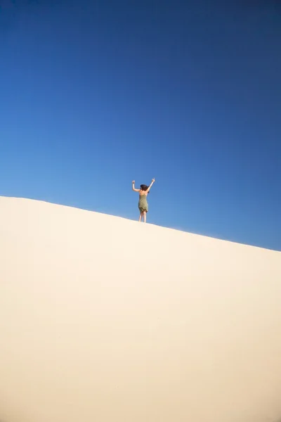 Woman happy on great sand dune — Stock Photo, Image