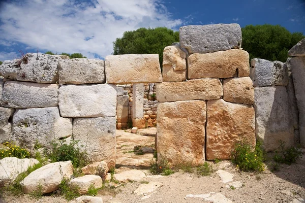 Prehistoric entry — Stock Photo, Image