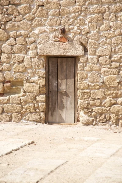 Starożytne drzwi z drewna — Zdjęcie stockowe