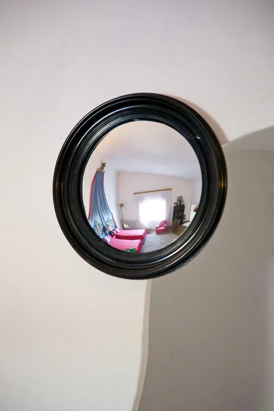 Chambre à coucher dans miroir — Photo