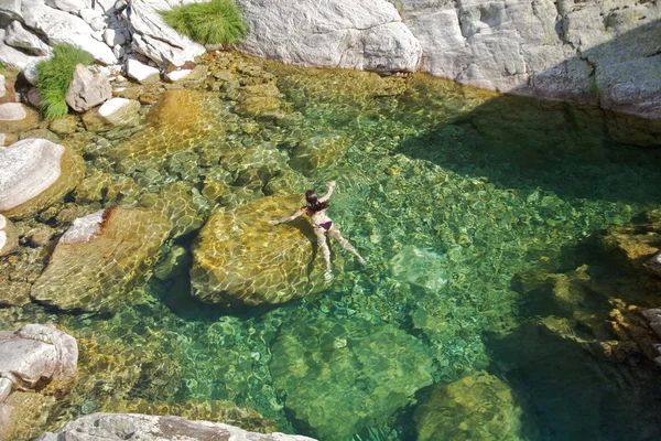 Bikini woman in natural pool — Stock Photo, Image