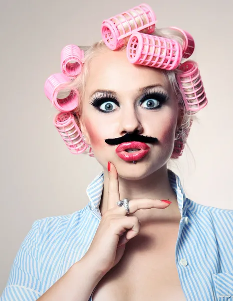 Mädchen mit Schnurrbart — Stockfoto