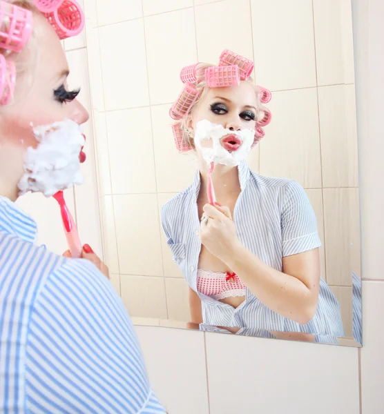Attractive girl is having a shave — Stock Photo, Image