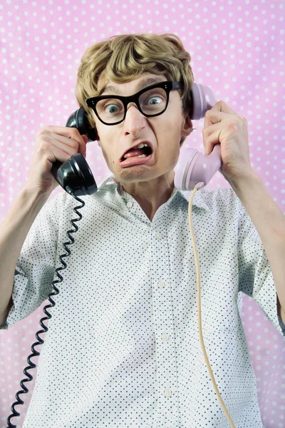 Telefonla konuşurken nerd — Stok fotoğraf